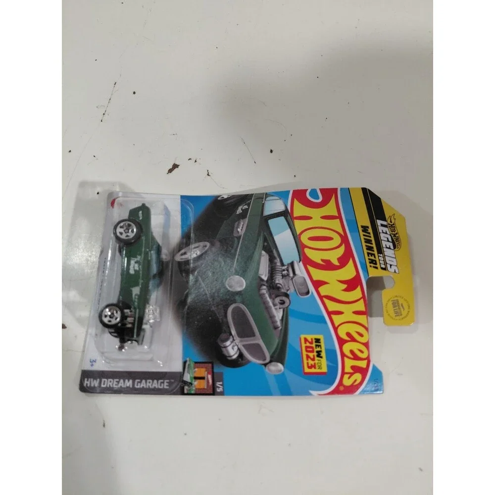 NIP Hot Wheels Dream Garage 1:64 DieCast Legends Tour Volvo P1800 Gasser